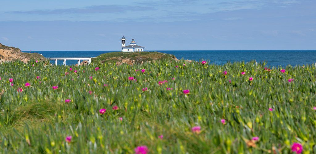 Faro Punta Pancha, el más oriental de los faros de Galicia