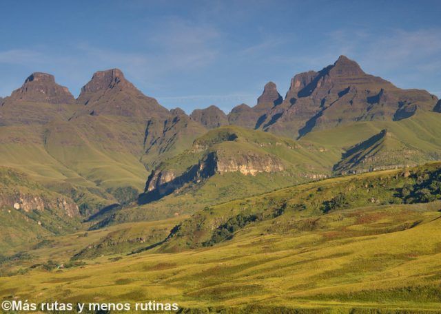 Cathedral Peak. Drakensberg (Sudáfrica). Vista desde Didima Camp. Viaje a Sudáfrica