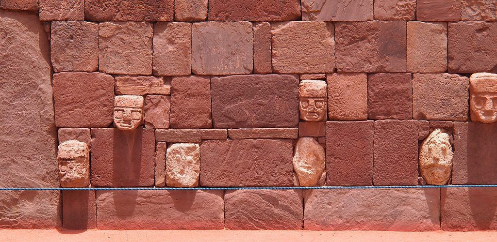 Ruinas de Tiwanaco, una de las excursiones desde La Paz