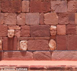 Ruinas de Tiwanaco, una de las excursiones desde La Paz
