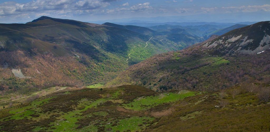 Vistas desde Tres Bispos, en Ancares
