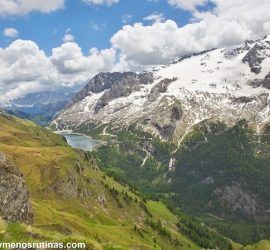Vistas de Marmolada y lago Fedaia en la ruta Viel del Pan en Dolomitas