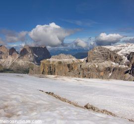 Vistas desde Sass Pordoi en Dolomitas