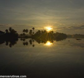 Amanecer en los backwaters de Kerala
