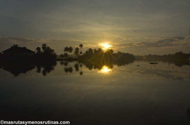 Amanecer en los backwaters de Kerala