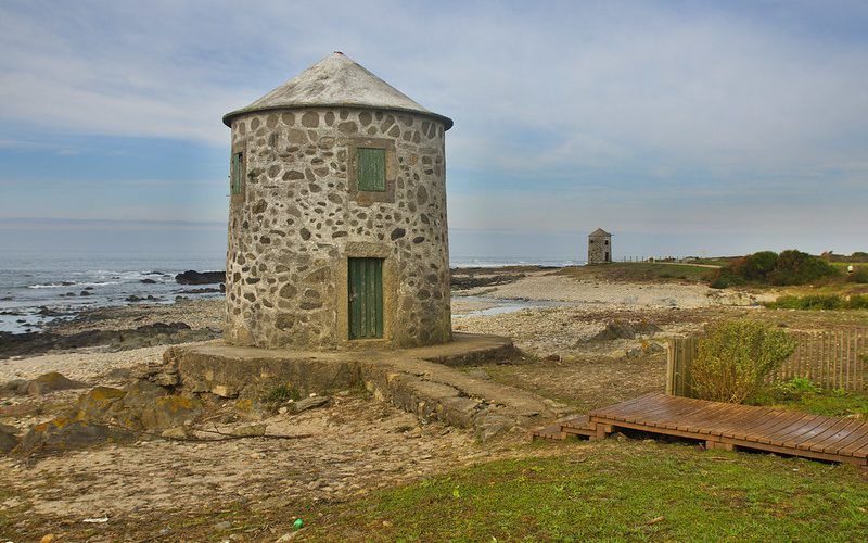 Molinos de viento en el geoparque de Viana do Castelo