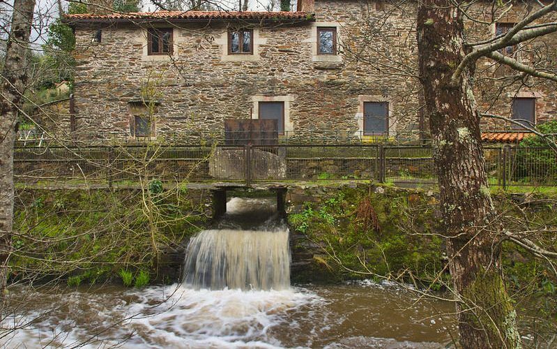 Muiño da Pena en la Senda Fluvial Botánica del río Mera en O Pino