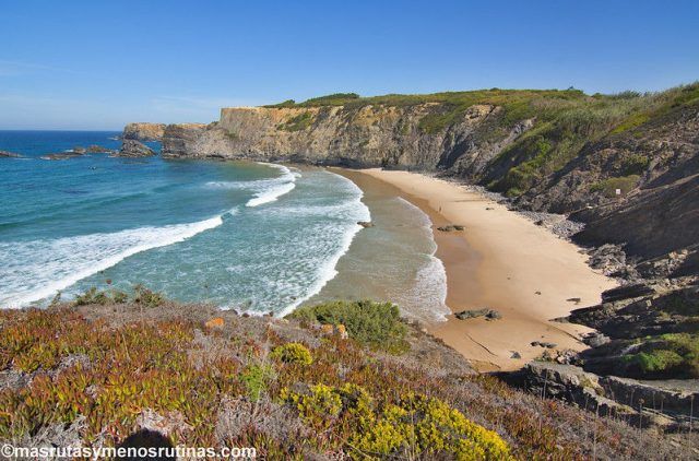Praia da Amalia en la Rota Vicentina de Zambujeira do Mar a Odeceixe