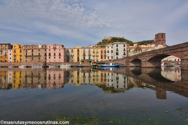 Bosa, en la costa de Oristano a Alghero