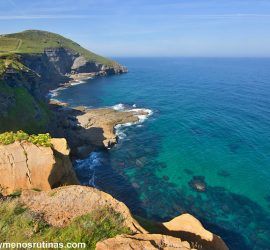 Senda litoral de Isla por los acantilados de Arnuero