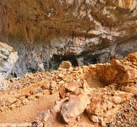 Yacimiento arqueológico Tiscali en Cerdeña
