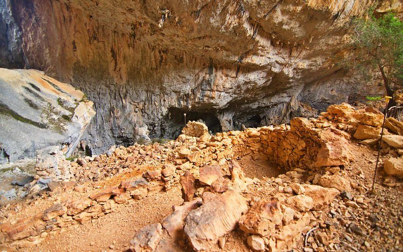 Yacimiento arqueológico Tiscali en Cerdeña