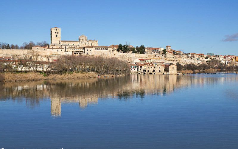 Vista de Zamora sobre el Duero