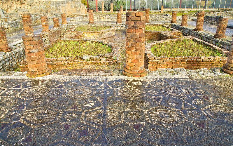 Yacimiento arqueológico de la ciudad romana de Conimbriga en Portugal
