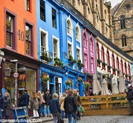 Victoria Street en la Old Town de Edimburgo