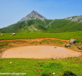Laguna en la ruta de San Emiliano - Pico la Molestina – Peña Laguna Mala – Valle Naves