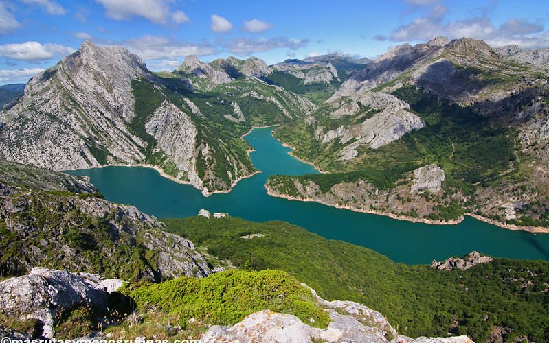 Vistas desde el Pico Gilbo sobre el Embalse de Riaño