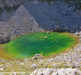 Lago de las Moñetas en el Valle de las Moñetas en Picos de Europa