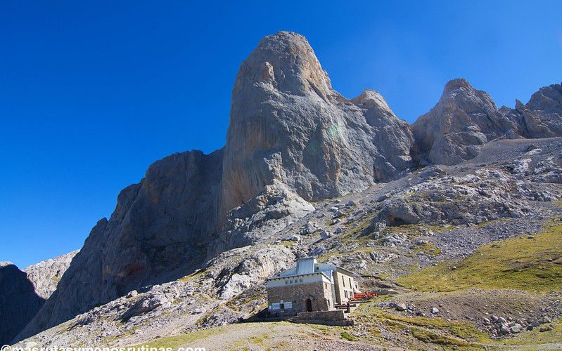 Refugio de Urriellu en las Vegas del Urriellu