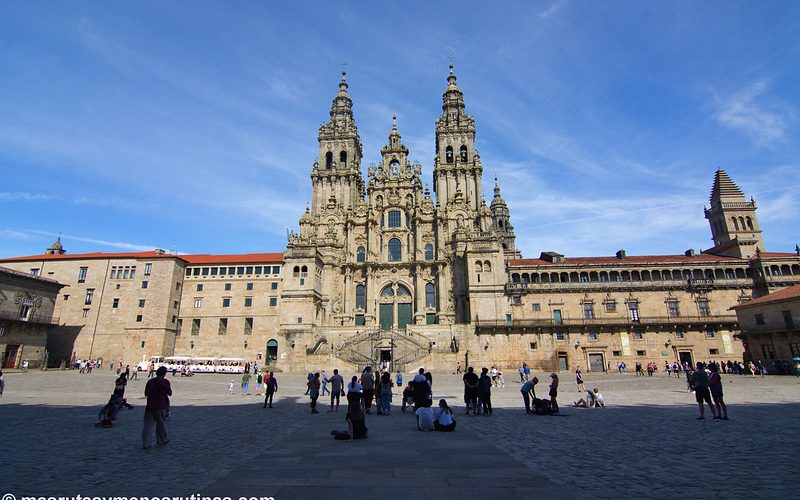 Catedral de Santiago en la Plaza del Obradoiro al finalizar el camino portugués por la costa