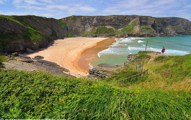 Playa de Antuerta en Bareyo (Cantabria)