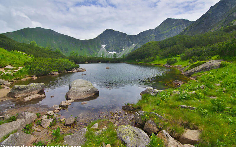 Lagunas Roháce en Montes Tatras eslovacos
