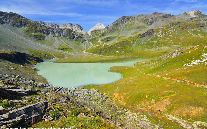 Lac Blanc cerca del refugio de Péclet-Poiset en Parque Nacional la Vanoise