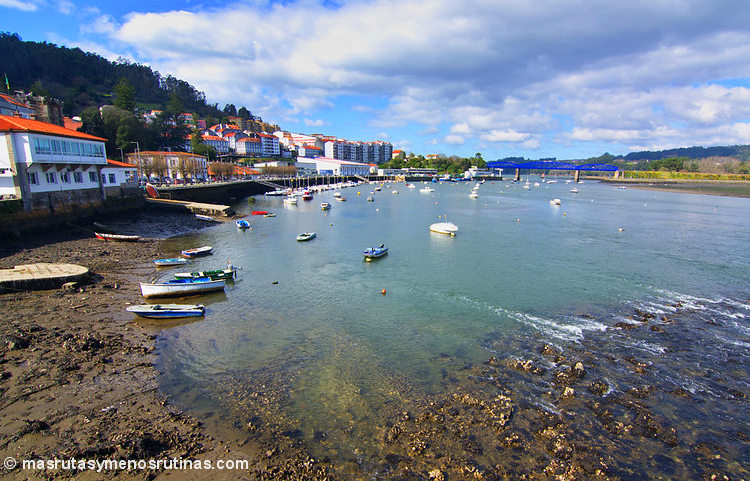 Puerto de Pontedeume en el paseo costero de Cabanas a Miño