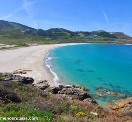 Praia de Lourido en la etapa 8 del Camiño dos Faros de Praia de Area Maior en Muxía a Touriñán aldea