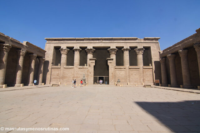 Templo de Edfú en el trayecto de Luxor a Asuán (Egipto)