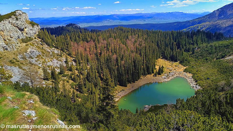 Vista del Lago Jablan en la ruta a Crvena Greda en Durmitor Montenegro