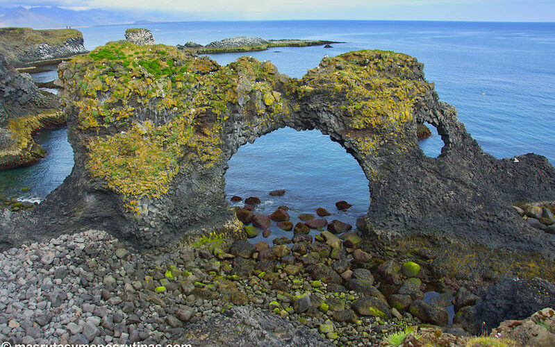 Arco Gatklettur en península de Snaefellsnes