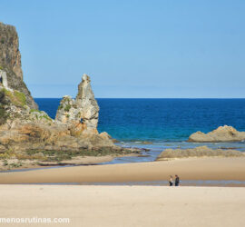 Playa de La Franca en la ruta de Playa de Vidiago a Pimiango en Asturias