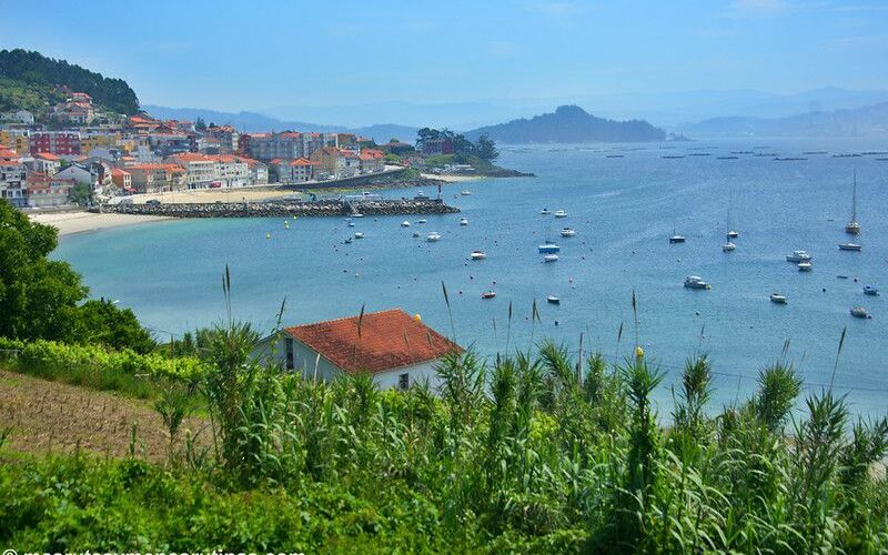 Vista de Raxó en la caminata costera de Sanxenxo a Poio
