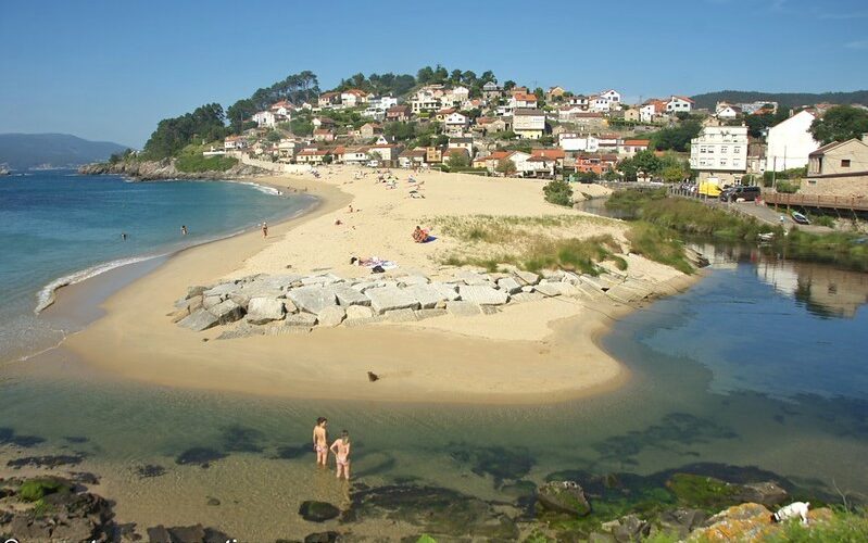 Playa de Loira en la caminata costera de Pontevedra a Bueu
